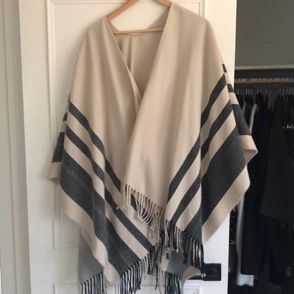 Comfy soft poncho from asos with fringe - Picture 1 of 3